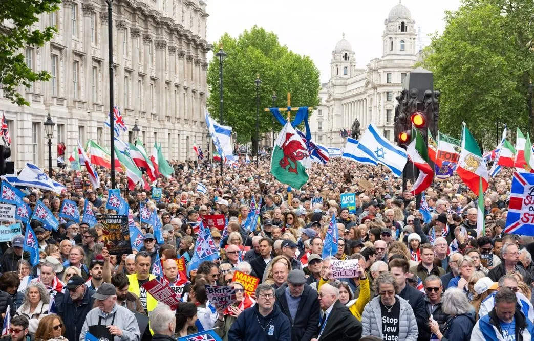 Thousands rally in Whitehall against rising antisemitism